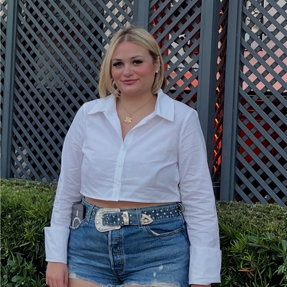 SNDYS Cropped White Button-Up Shirt - Classic Collared Women's Top